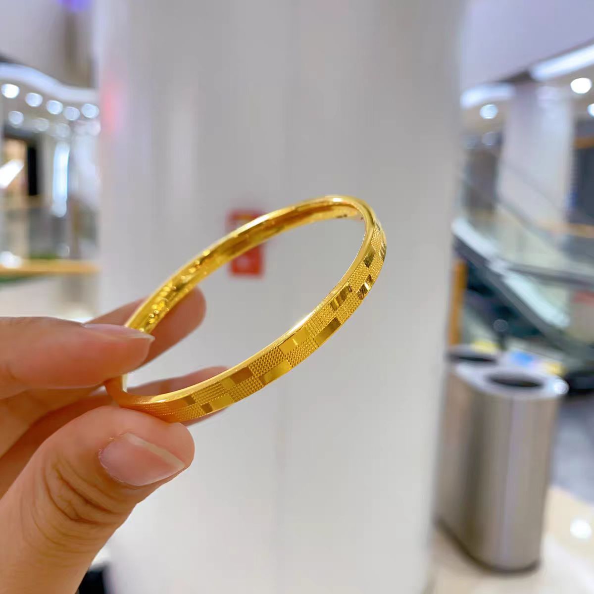 Women Formal Wear Look - Brazalete versátil de oro cuadrado romboidal