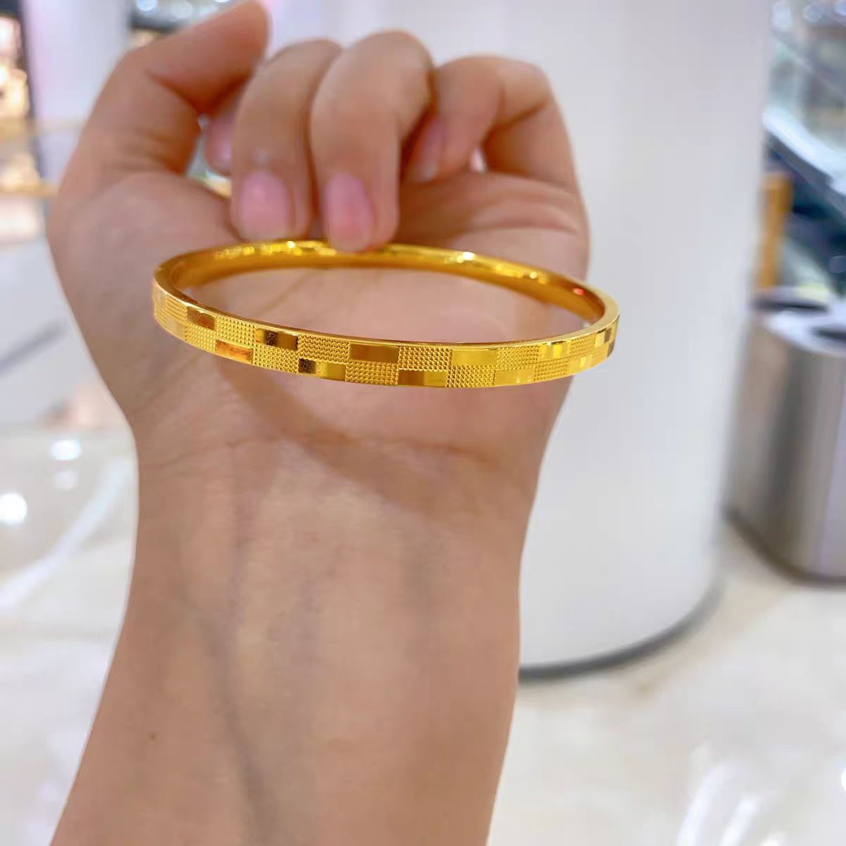 Brazalete versátil de oro cuad - Women Formal Wear Look reseña y precio