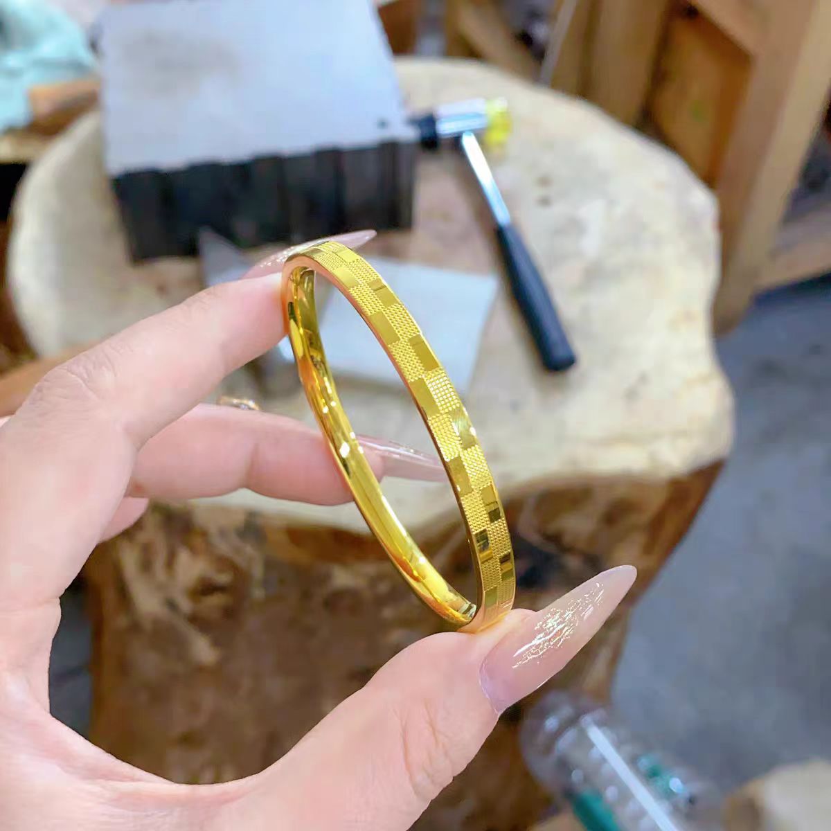 Brazalete versátil de oro cuad - Women Formal Wear Look reseña y precio
